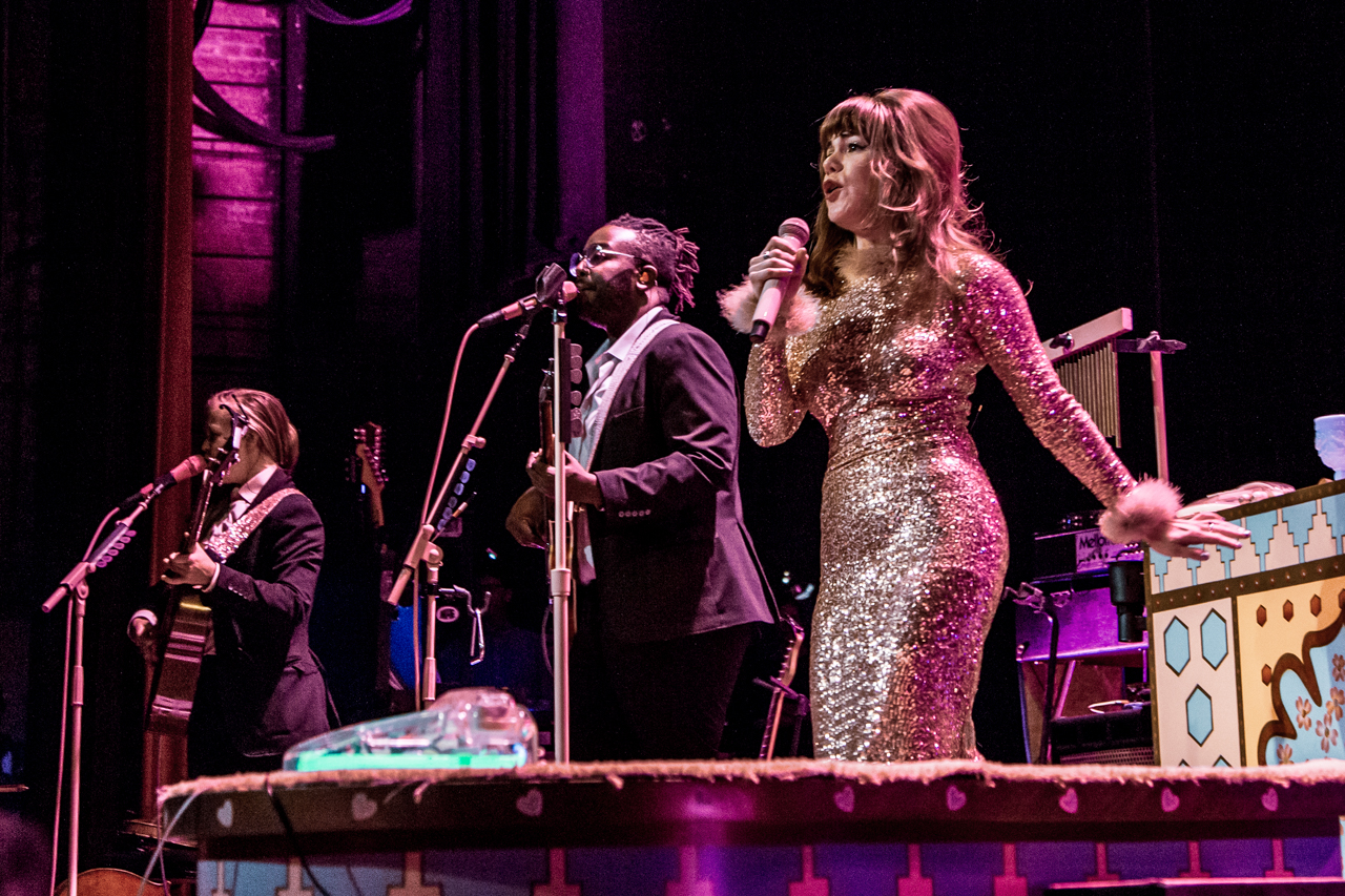 Jenny Lewis Brings Out The Big Balloons